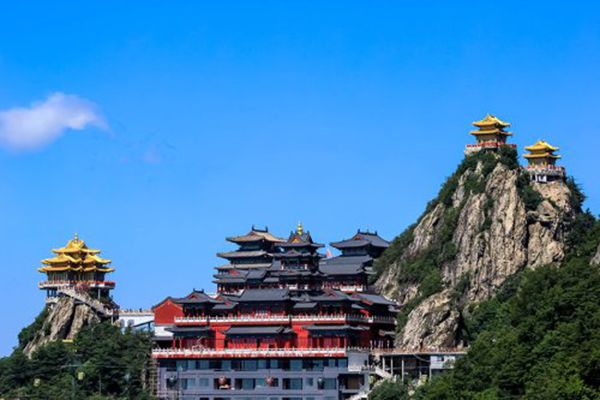 鄭州豪華８日－老君山金頂、天界山天河瀑布、龍門石窟、少林寺